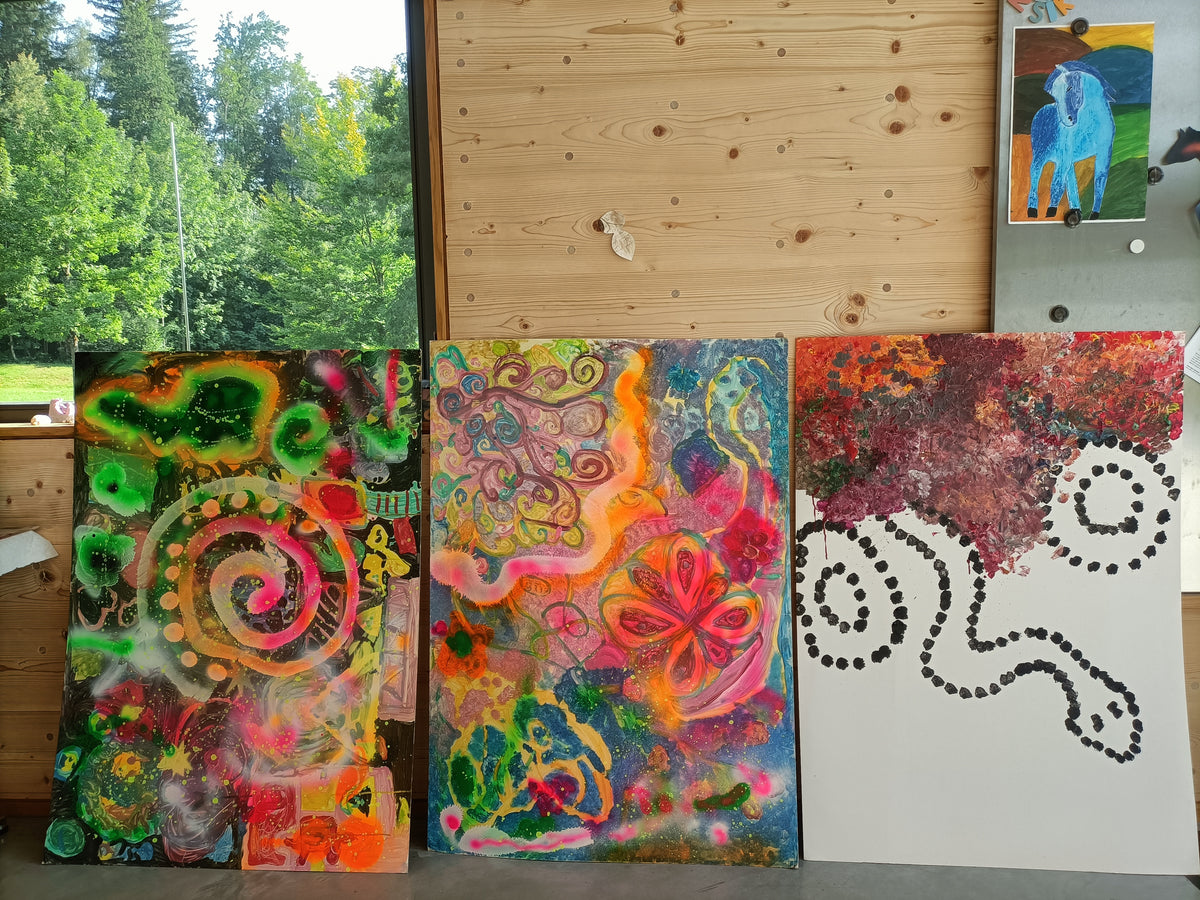 Ran an die Farbe! Malen auf großen Leinwänden